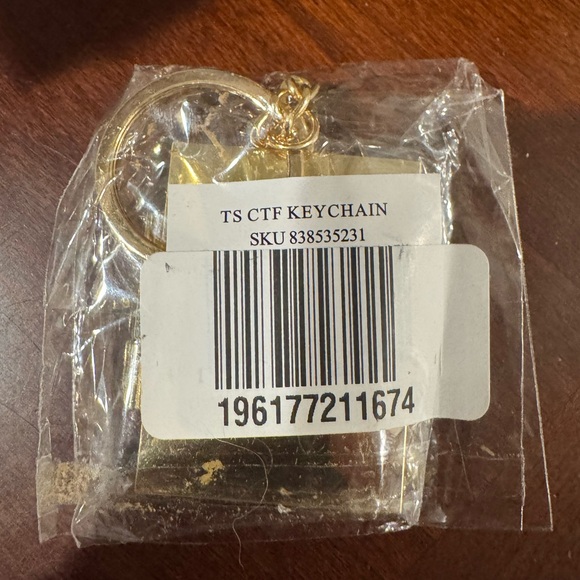 Taylor Swift Christmas Tree Farm Keychain - Picture 5 of 5